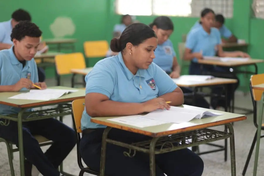 Tras resultados de PISA, Educa alerta por el ausentismo de los estudiantes y el bajo aprendizaje que mostró el país en las pruebas.