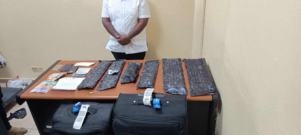 Capturan a ciudadano haitiano-estadounidense con seis paquetes de cocaína en el Aeropuerto del Cibao