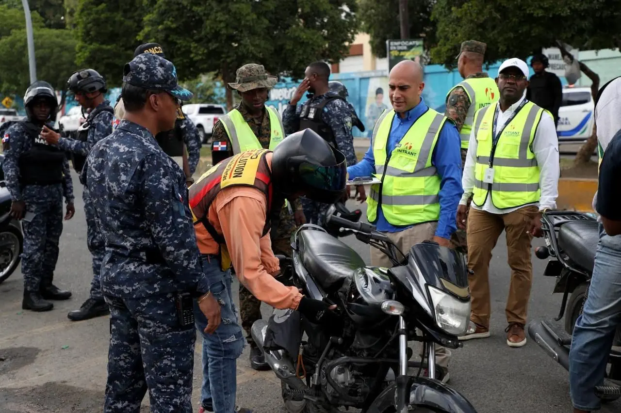 Autoridades intervienen 488 paradas de motoconcho y detienen 63 personas en operativo