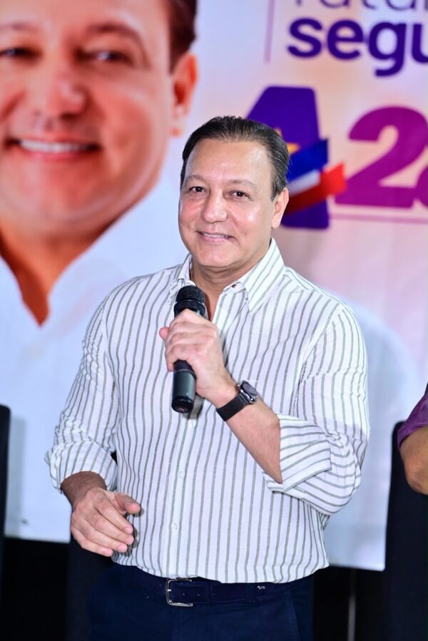 El aspirante presidencial Abel Martínez