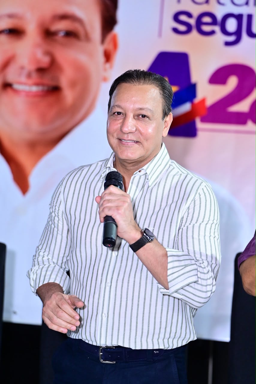 El aspirante presidencial Abel Martínez