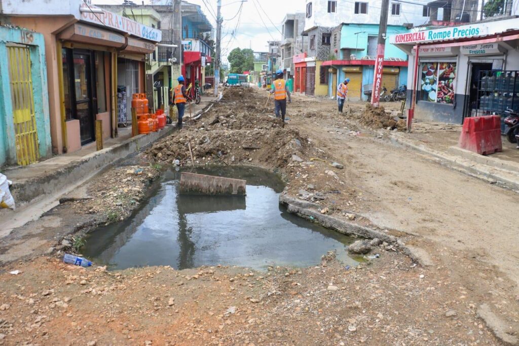 Desmantelan 56 viviendas en Los Alcarrizos para reducir inundaciones en zonas vulnerables