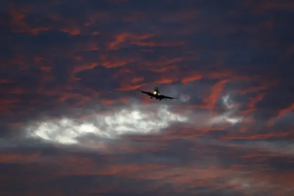 Imagen de archivo de un avión. EFE