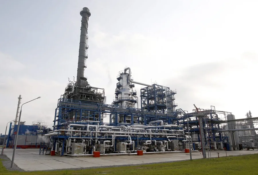 El Brent cae más del 1 % y se sitúa en 93 dólares mientras se negocia la paz en Irán