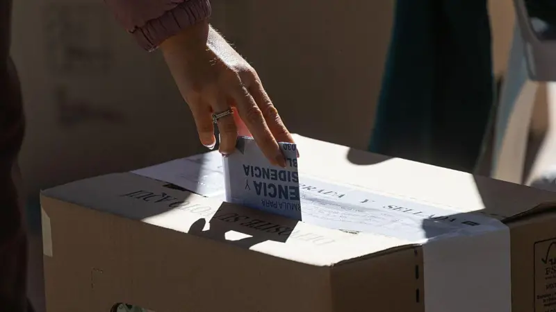 Qué necesitan De la Espriella y Cepeda para ganar en segunda vuelta y convertirse en presidente de Colombia