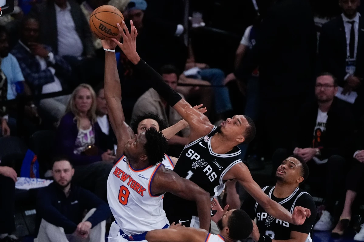 Los Knicks logran remontada histórica y se ponen a un triunfo de la corona