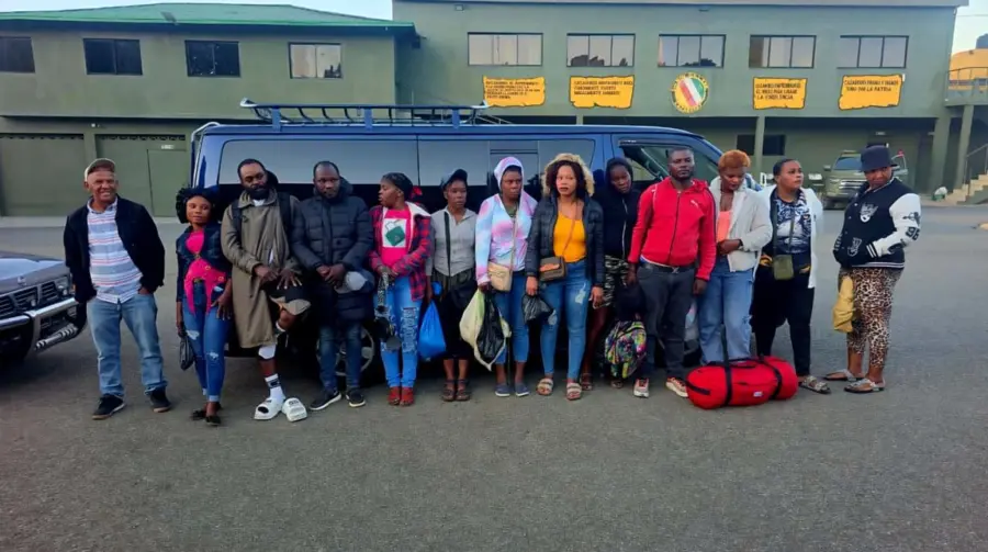 Interceptan en Constanza cuatro vehículos con 29 haitianos indocumentados
