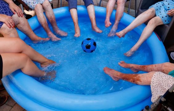 Polémica en Bélgica: un ministro recomienda piscina, cerveza y barbacoa para afrontar el calor