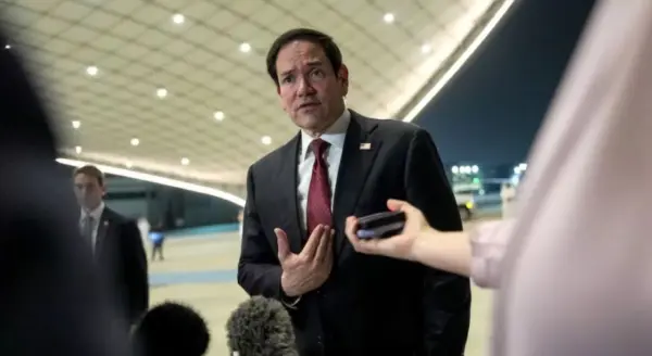 Rubio dice que es "inaceptable" que Irán imponga tarifas al tránsito de buques por Ormuz