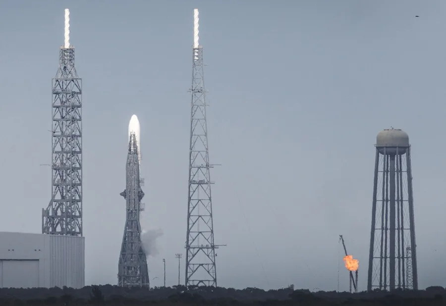 El cohete New Glenn (NG-2) de Blue Origin, en Florida (EE. UU.).