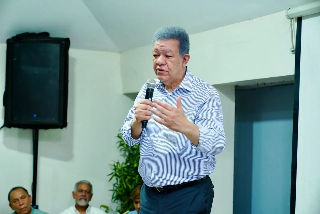 Leonel exige al Gobierno bajar la gasolina porque el petróleo volvió a US$70 el barril