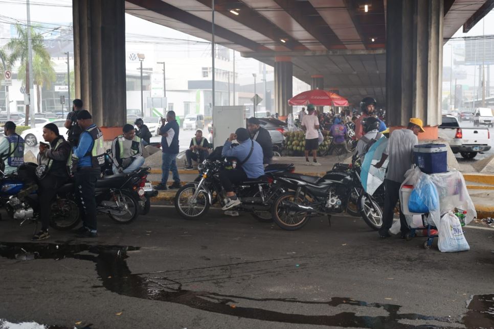 Calles inundadas y 22 provincias en alerta: el impacto de las lluvias de este sábado