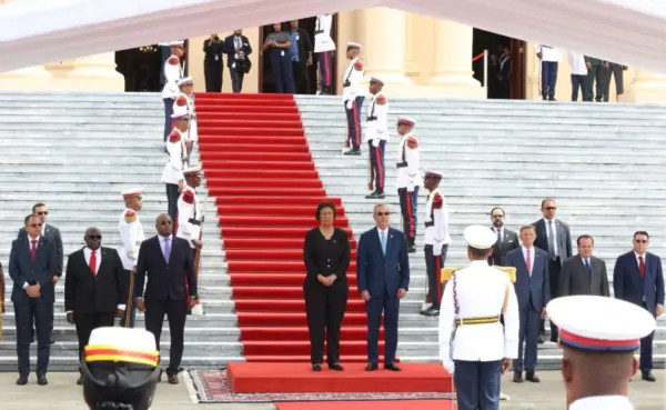 El presidente Luis Abinader recibió este lunes en el Palacio Nacional a su homóloga de Surinam, Jennifer Geerlings-Simons, quien realiza una visita oficial al país que incluye la firma de varios acuerdos bilaterales