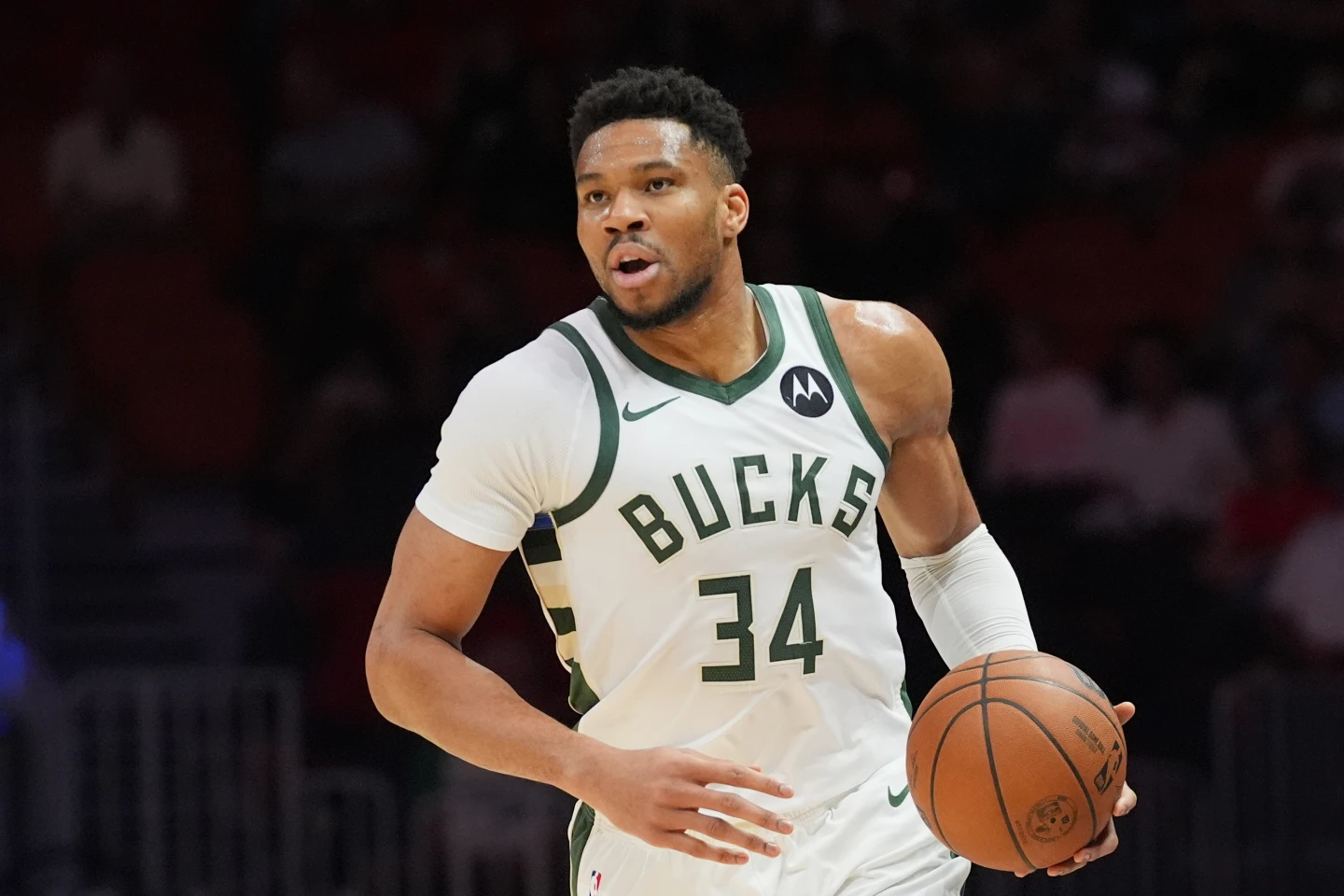 Giannis Antetokounmpo traspasado a los Miami Heat a cambio de jugadores y selecciones