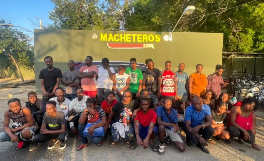 Ejército intercepta jeepeta con 17 haitianos indocumentados en Montecristi. Fuente externa.