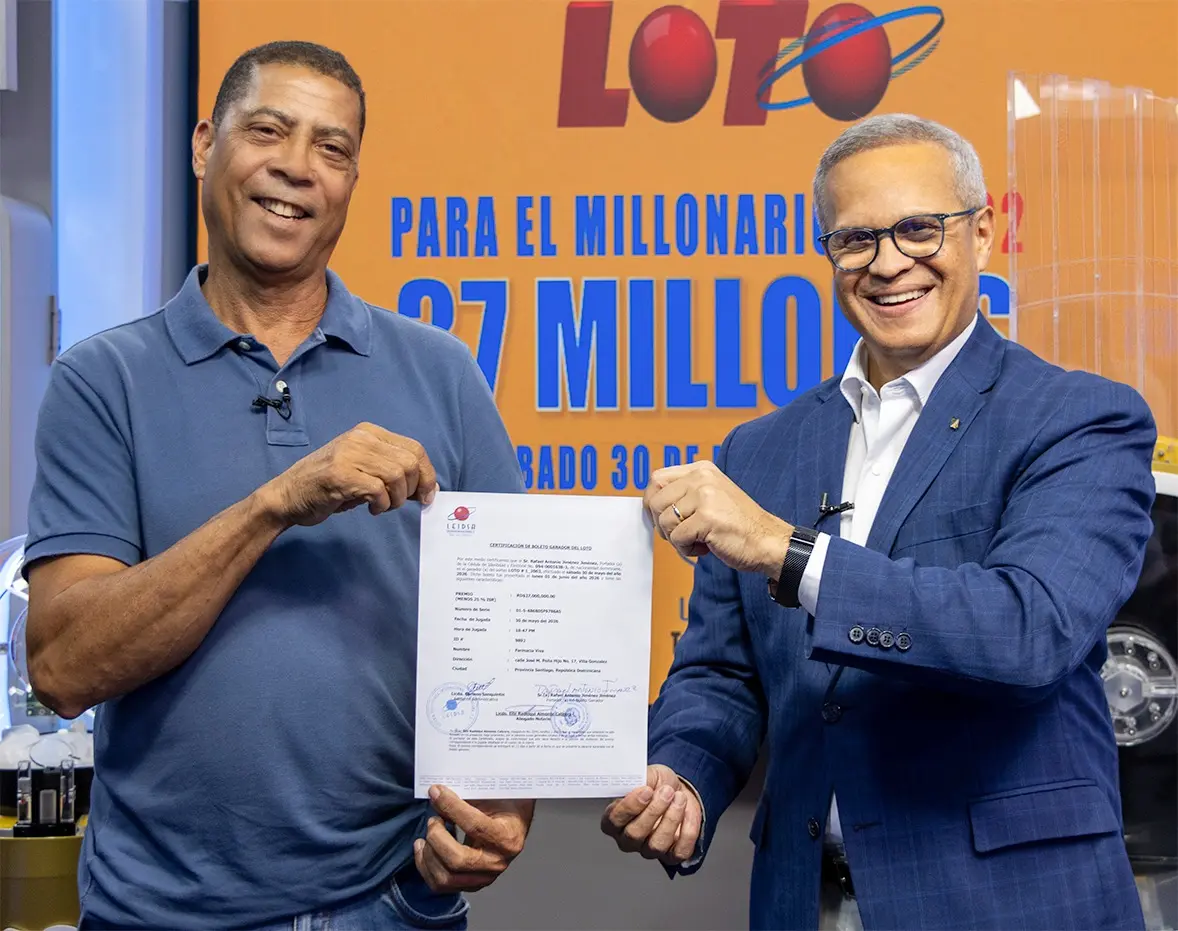 De las aulas a los millones: LEIDSA entrega certificado a psicólogo ganador de RD$37 millones en el Loto en Santiago