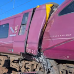 Un muerto y decenas de heridos tras colisión de dos trenes en Bedford