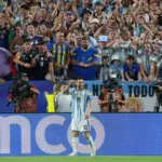 Messi iguala el récord de goles en la Copa Mundial con un triplete en la victoria de Argentina