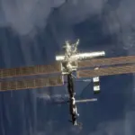 Alerta máxima en el espacio: Astronautas de la EEI se encierran en cápsula de SpaceX listos para evacuar por una fuga de aire