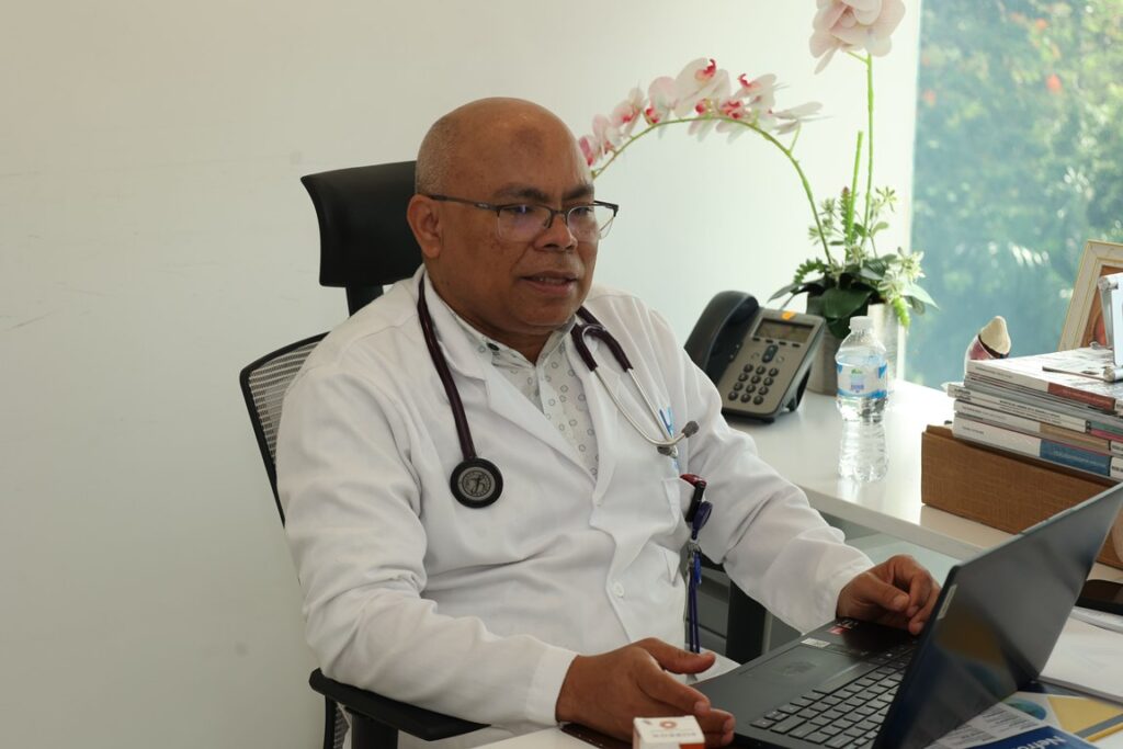 Nefrólogo Alfredo Polanco explica que los pacientes con enfermedad renal tienen un impacto significativo en el estilo de vida. Alexis Monegro.