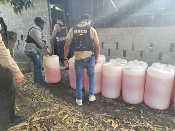 Desmantelan supuesta red criminal durante allanamiento en Baní
