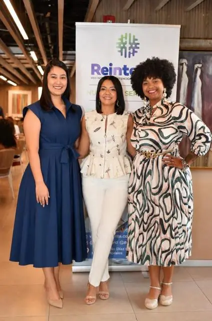 De izquierda a derecha: la licenciada Elizabeth Fernández (CEO, de Reintenta ), Julith López (psicóloga Calinica. M.A) y Yareyni Tejeda (Médico Psiquiatra)