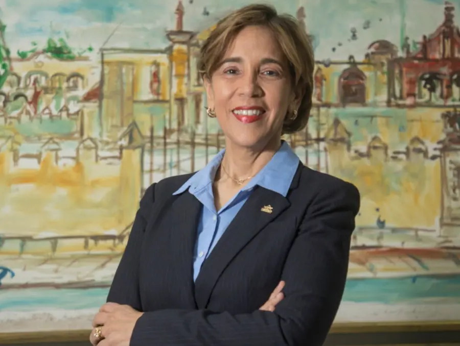 Banco ADOPEM lanza un programa de becas completas
