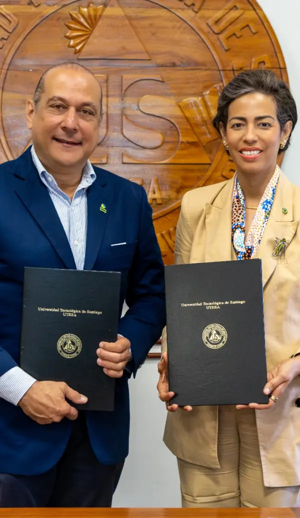 Luis Campos Jorge, presidente de la cámara,  y  Lily Rodríguez González.