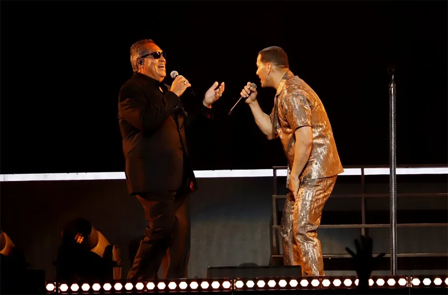 Tito Nieves prefiere la salsa de la calle, pero su lado romántico es el que «enamora»