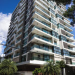 Posible intoxicación bajo investigación: autoridades indagan lugar donde cenaron madre e hijo antes de morir en torre de Piantini