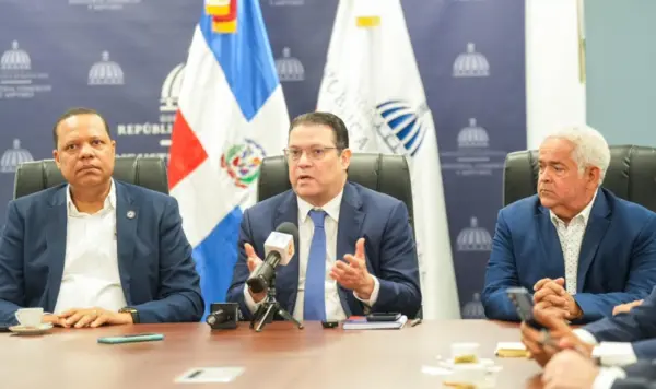 Gobierno es intermediario entre las empresas del sector bancario y gasolineras.  fuente externa