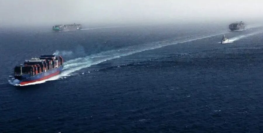 Un deposito flotante de Gas Natural Liquado,   propiedad de Estados Unidos, fue atacado en el puerto egipcio de Damieta.