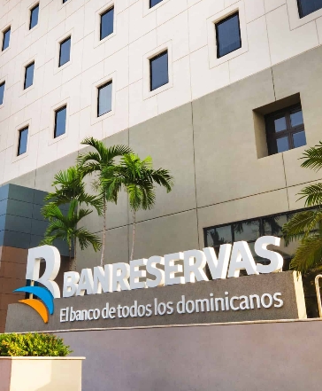 Participación de 1,500 consultas completadas.