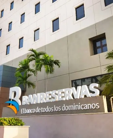 Participación de 1,500 consultas completadas.