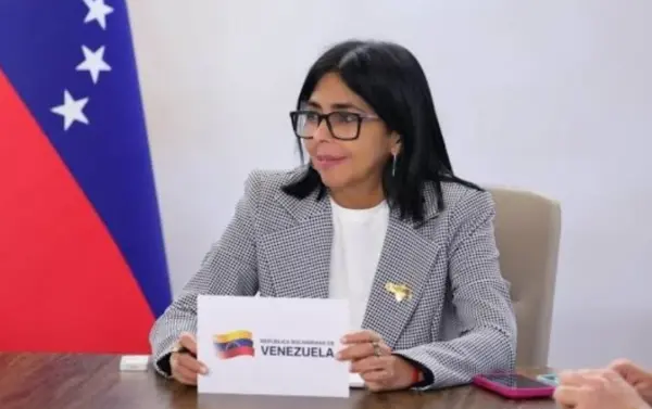 Delcy Rodríguez pactó la entrega  del petróleo venezolano.
