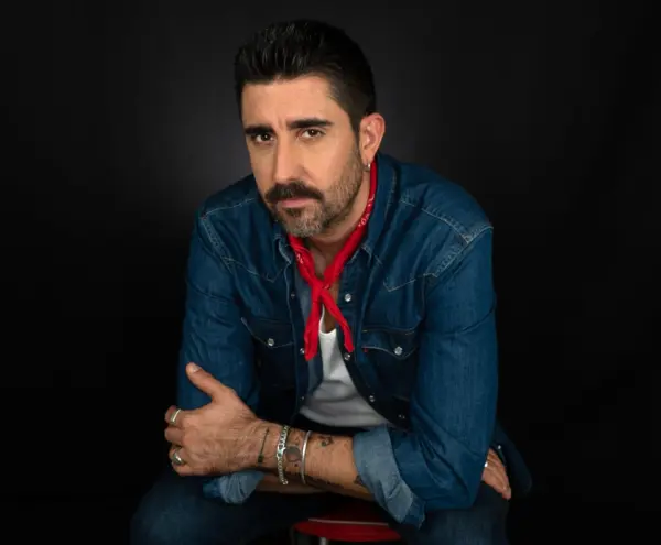 Alex Ubago ha retomado el romanticismo en su más reciente disco Galerna.  fuente externa