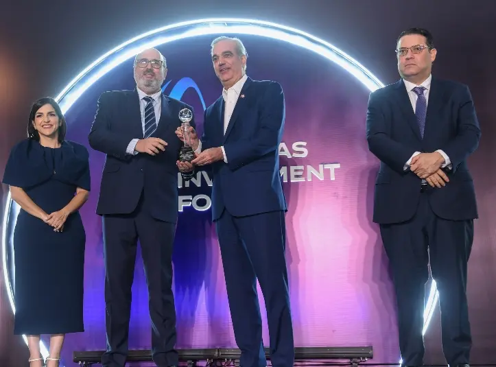 Biviana Riveiro Disla, Carlos Marchena,  Luis Abinader y Eduardo Sanz.