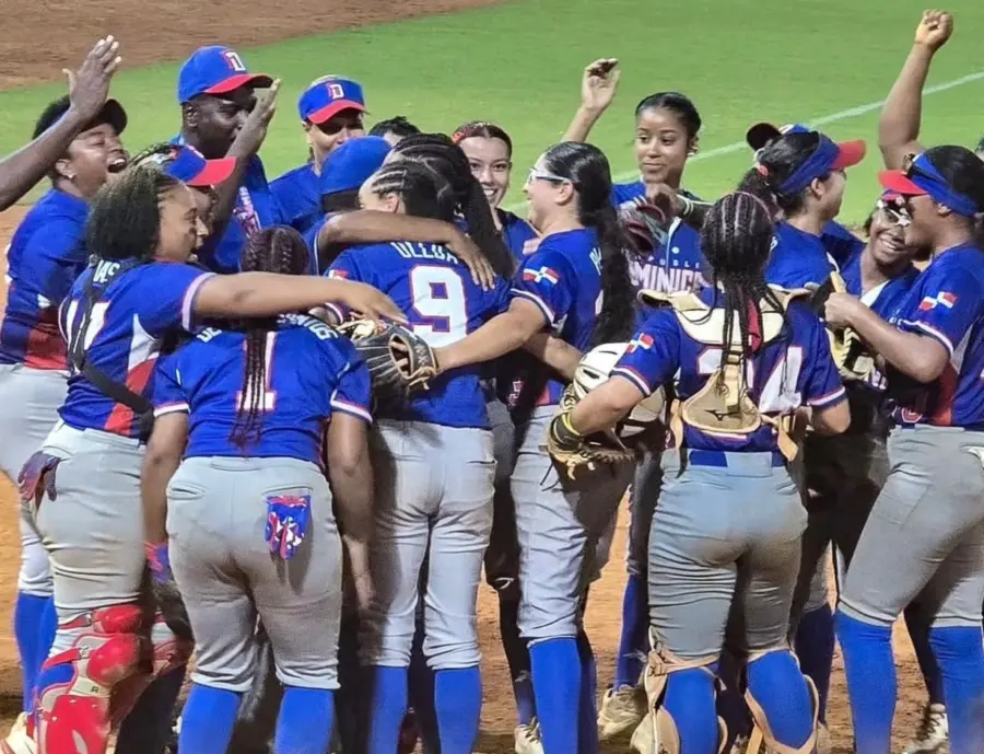 Las sensacionales chicas de la selección de softbol han sido atracción en los  Juegos.  Archivo