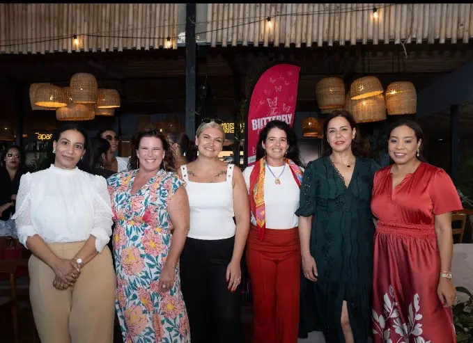 Francis Lizbeth Cruz, Michelle Bourdeau, Elena Gorodazheva, Adriana Badía, Birgitt Heinsen y  Anny Mariel Gómez.