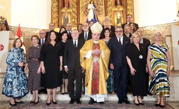 Piergiorgio Bertoldi, junto a integrantes de la Embajada de la Soberana Orden de Malta en la República Dominicana.