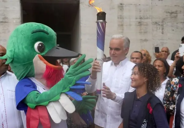 Luis Miguel De Camps , ministro de Educación, junto a Colí