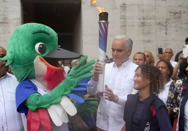Luis Miguel De Camps , ministro de Educación, junto a Colí
