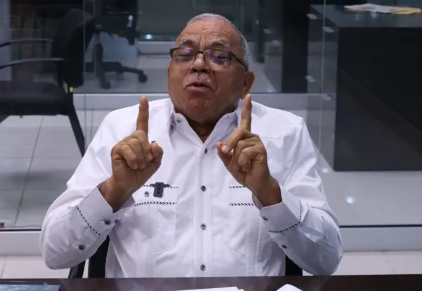 Leónidas Batista Díaz,  el director ejecutivo del Instituto Dominicano del Café, durante la entrevista.   Alexis Monegro.
