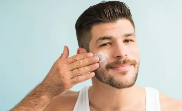 Un buen regalo papa papá es cuidar su piel y rostro, con el objetivo de verse descansado, saludable y natural.