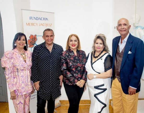 Luz Divina Escoto, Robert Flores,  Vicky Jáquez, Evangelina Reyes  Fermín y Pedro Voigth.
