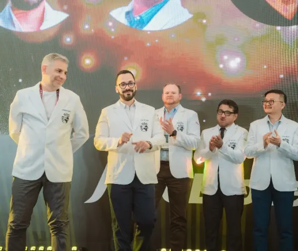 Edgar Paúl González Saint-Hilaire durante la premiación.