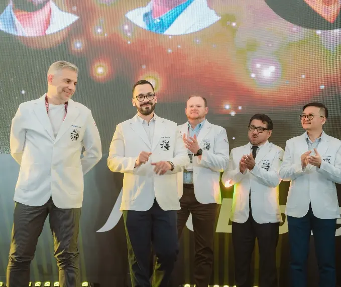 Edgar Paúl González Saint-Hilaire durante la premiación.