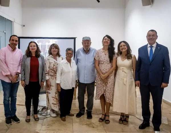 Emilio Torres, Miriam Arredondo, Rosalia Feris, Mayra Johnson, Freddy Ginebra, Raquel Casares, Raquel Fiallo y Juan Manuel Martín de Oliva.