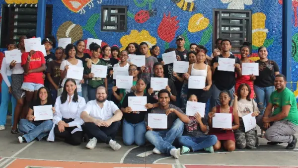 Participantes y voluntarios de Voces Futuras en República Dominicana.