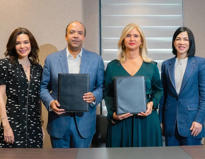 Noelia García de Pereyra, Samuel Pereyra,  Mónika Despradel   y Sabrina Andújar.